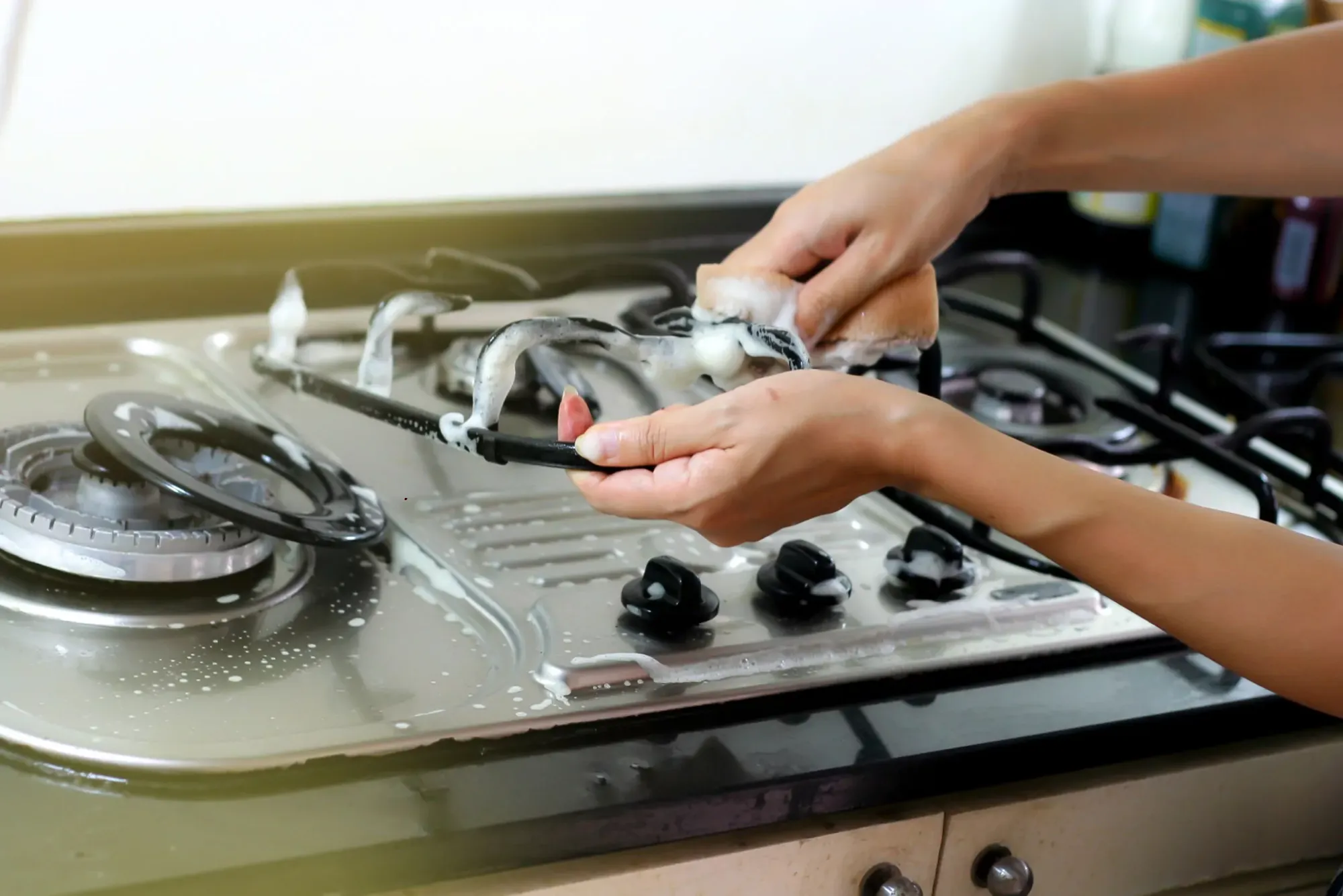How to Clean and Maintain Stove Grates
