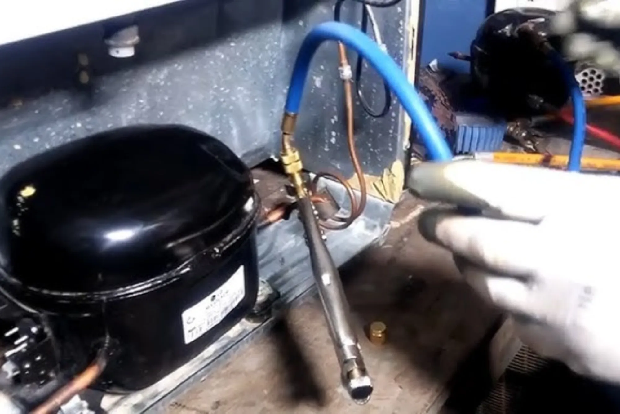 Fast Home Refrigerator Gas Refilling and Compressor Service